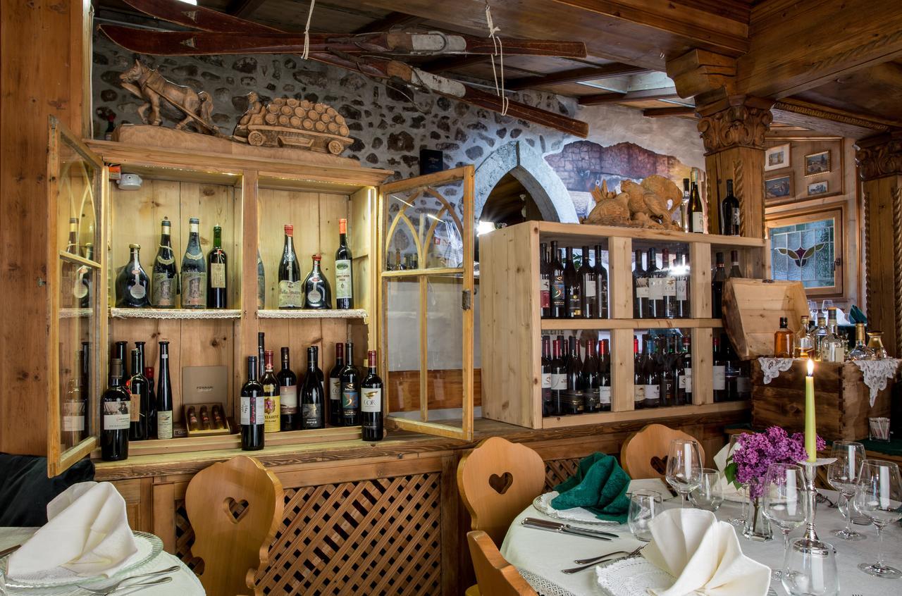 Historic Hotel Ristorante La Stua Cavalese Exterior photo